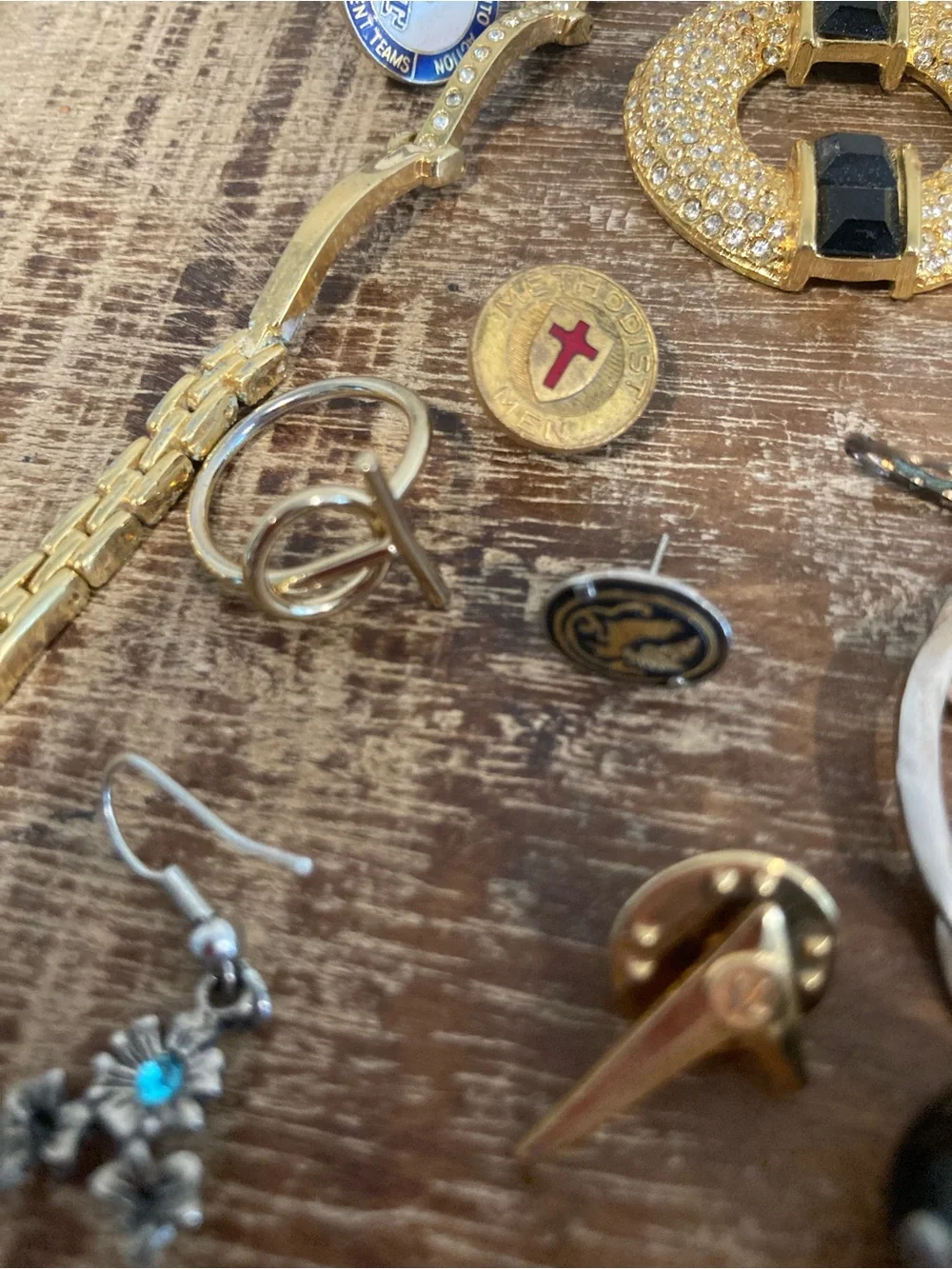 Broken Junk Jewelry & Pins Lot for Crafting Projects - Picture 4 of 16